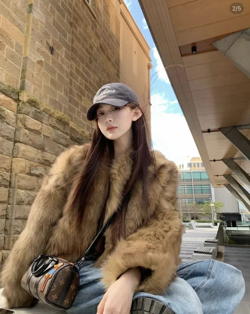 American-style Cropped Eco-friendly Faux Fur Top